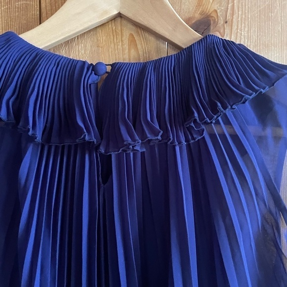 Oscar de la Renta pleated blouse - Picture 3 of 6